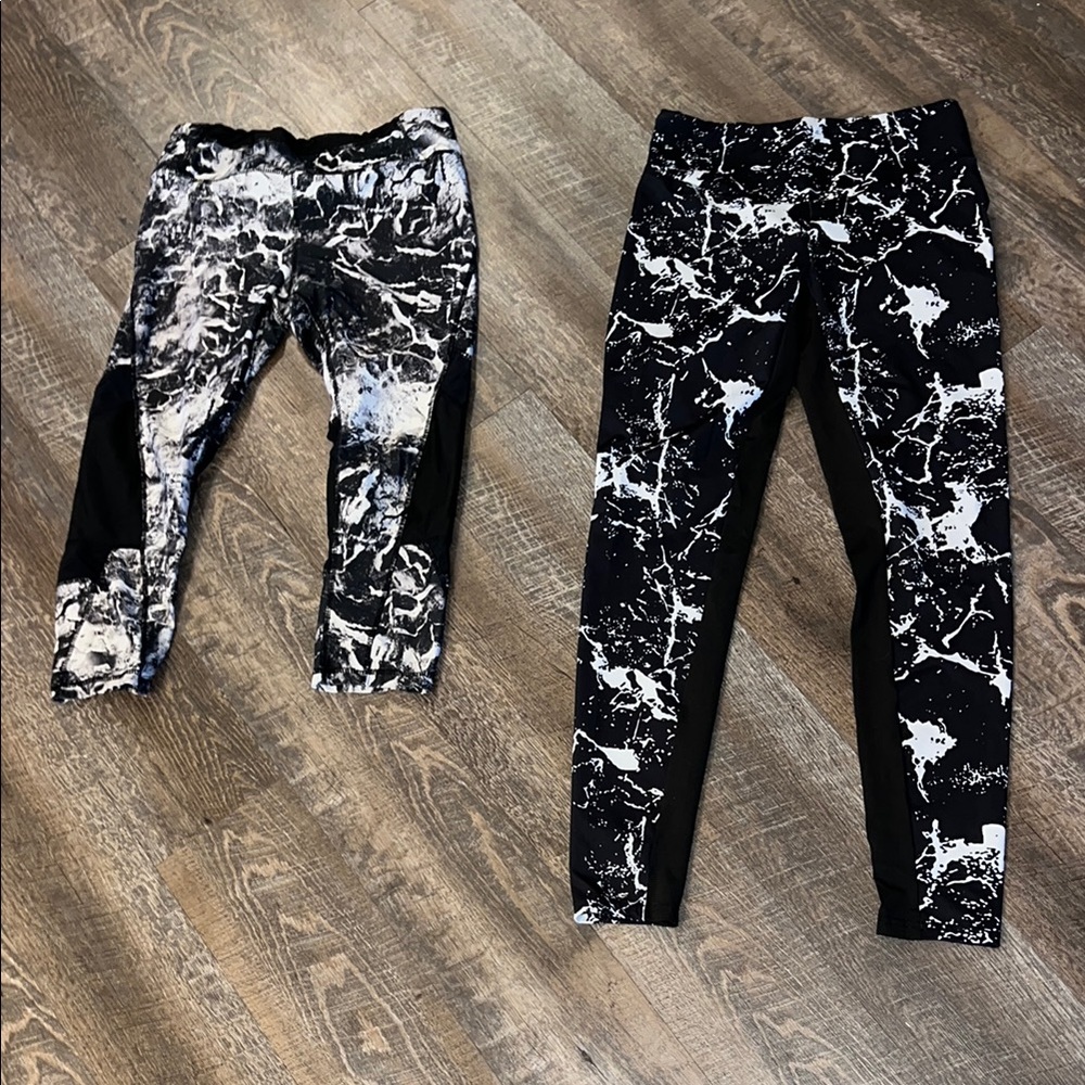 Abstract Black and White Leggings Set